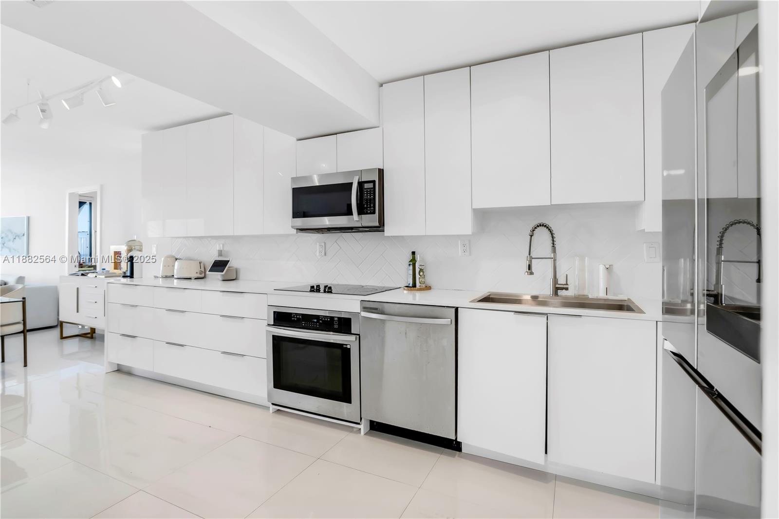 3701 N Country Club Dr #1609, Aventura FL 33180