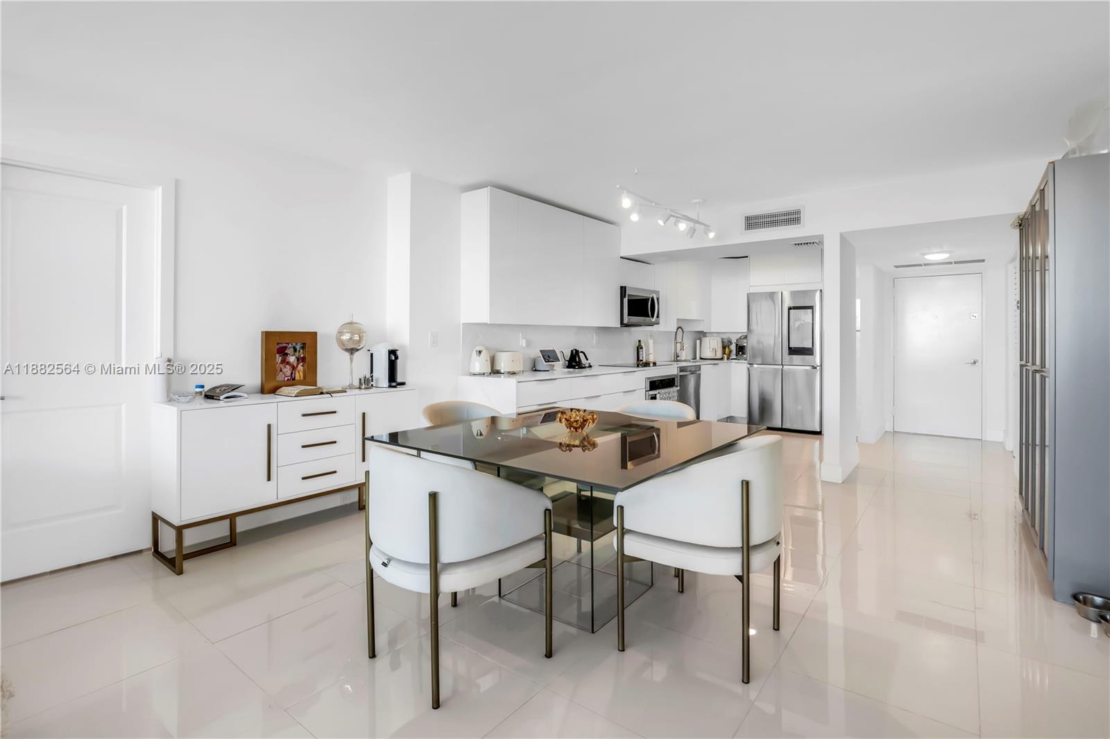3701 N Country Club Dr #1609, Aventura FL 33180