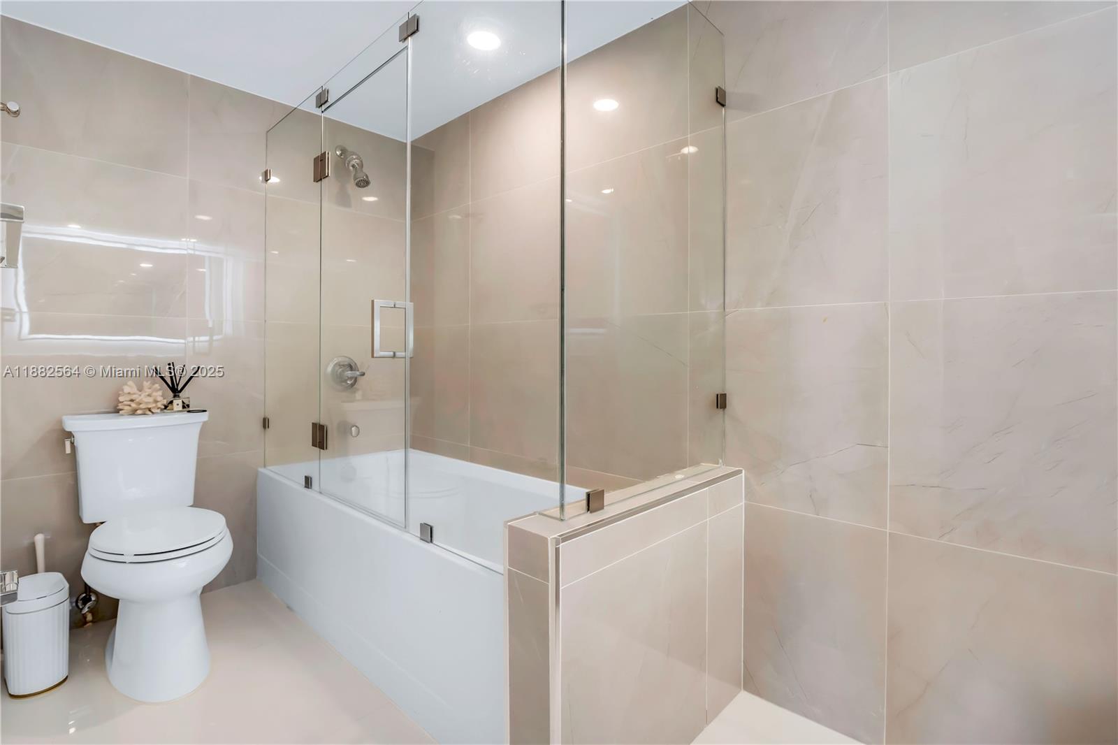 3701 N Country Club Dr #1609, Aventura FL 33180