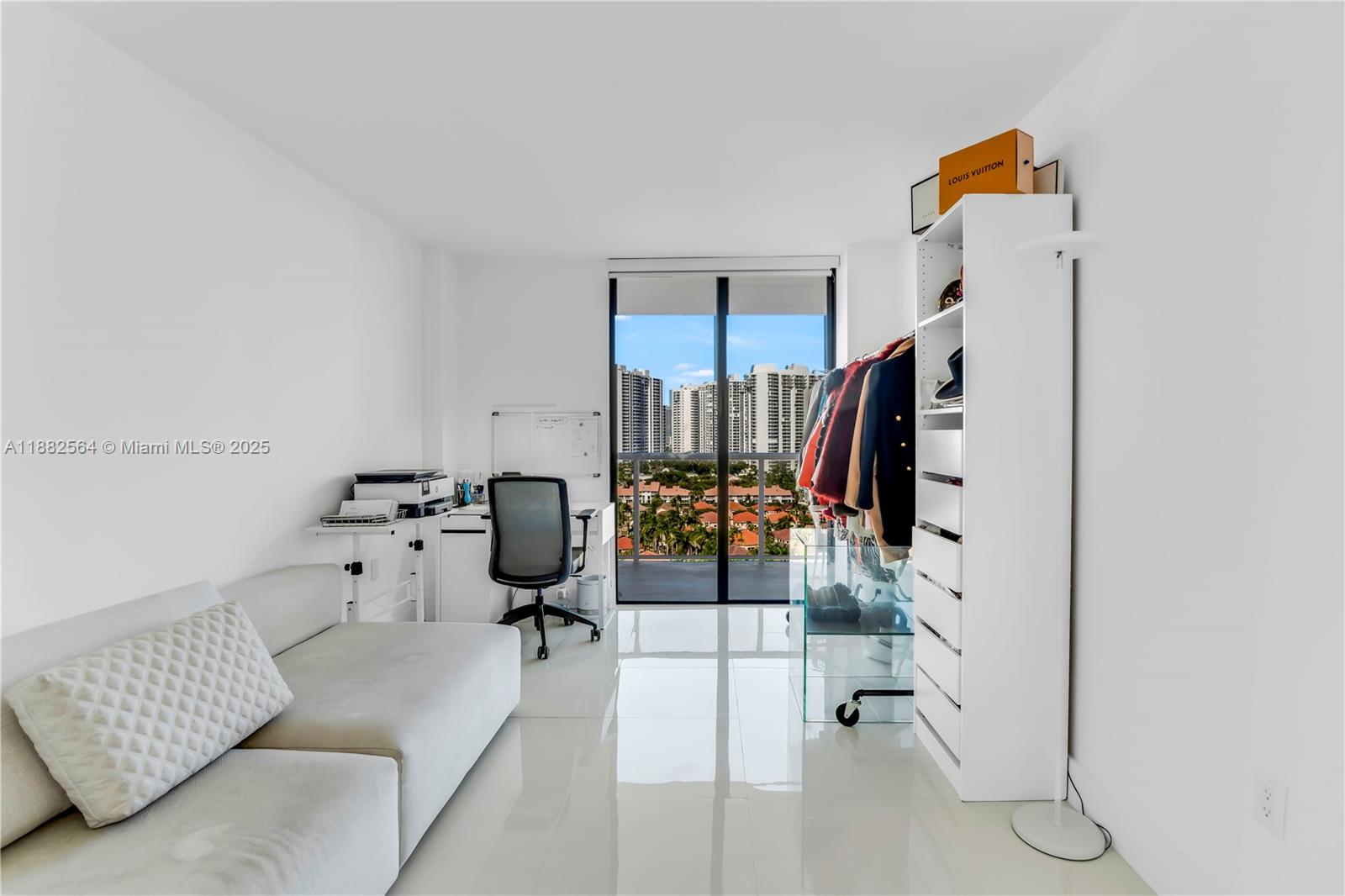 3701 N Country Club Dr #1609, Aventura FL 33180