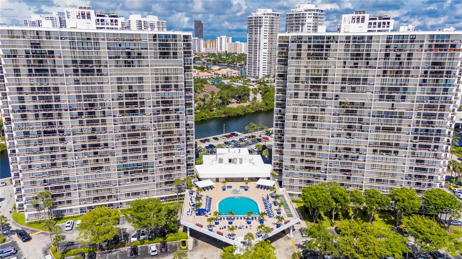 3701 N Country Club Dr #1609, Aventura FL 33180