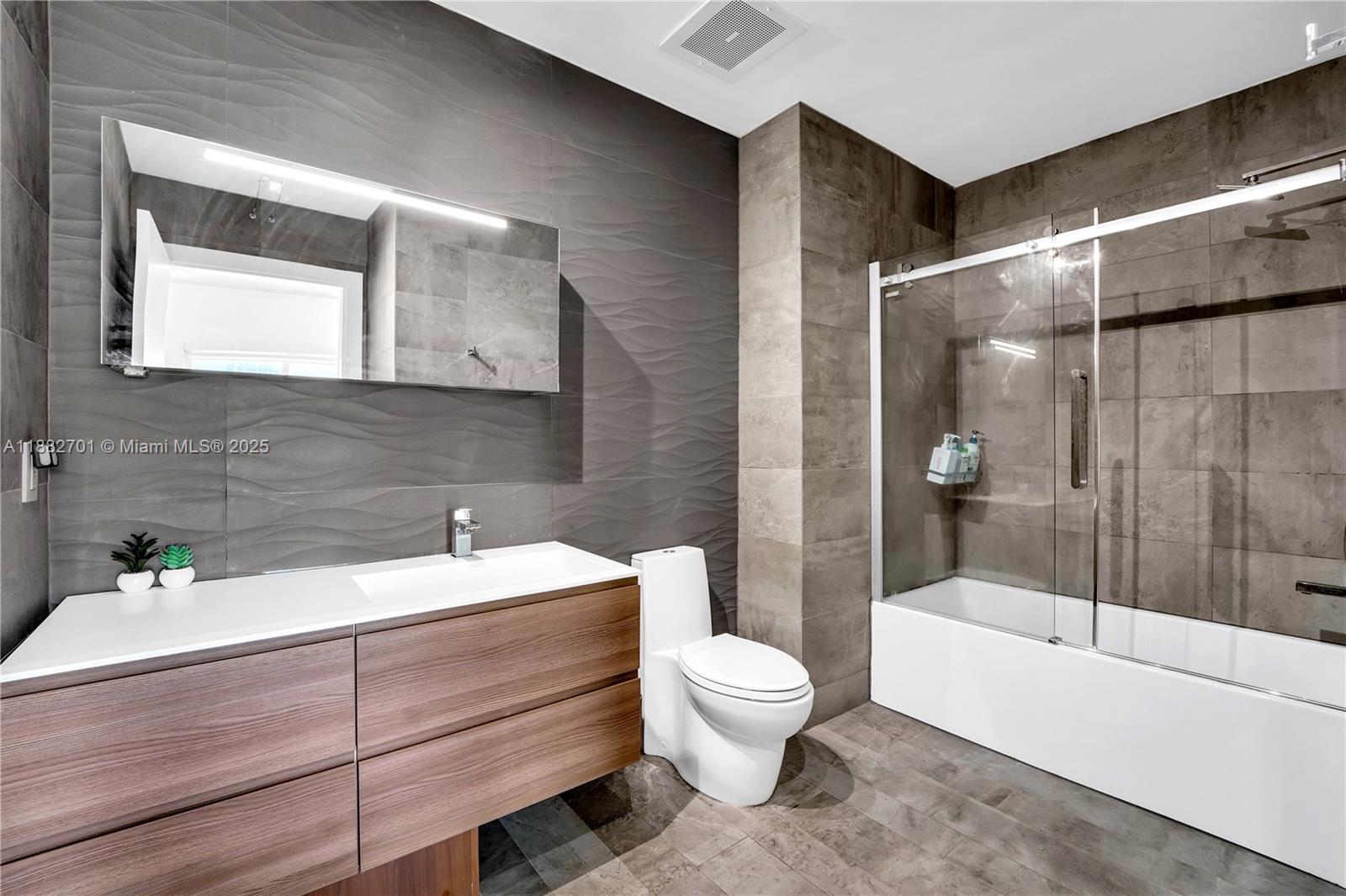 133 NE 2nd Ave #3106, Miami FL 33132