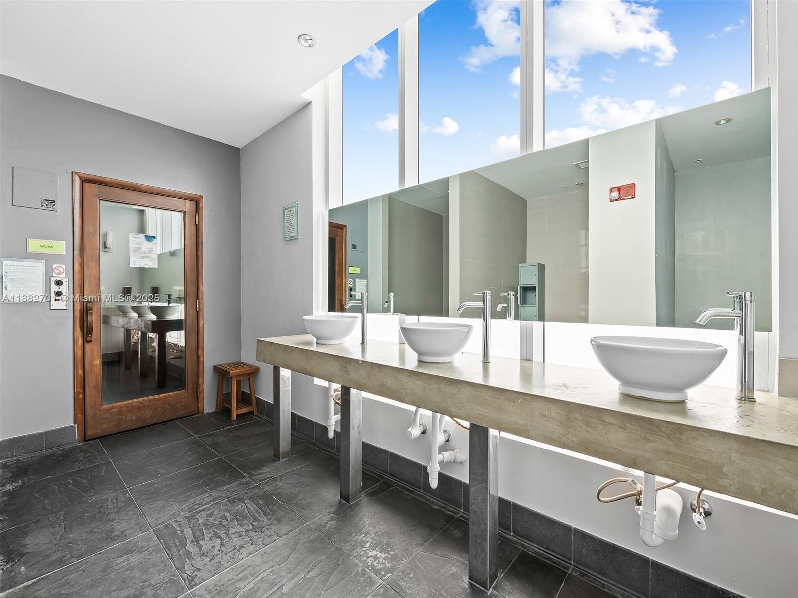133 NE 2nd Ave #3106, Miami FL 33132