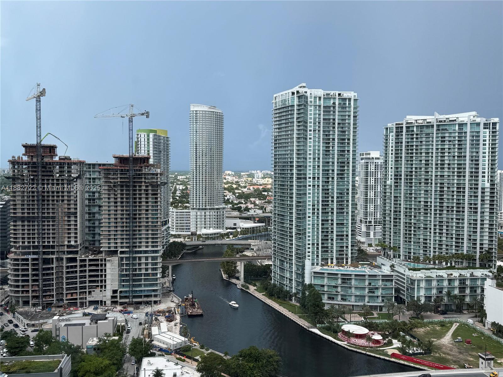 55 SE 6th St #3501, Miami FL 33131