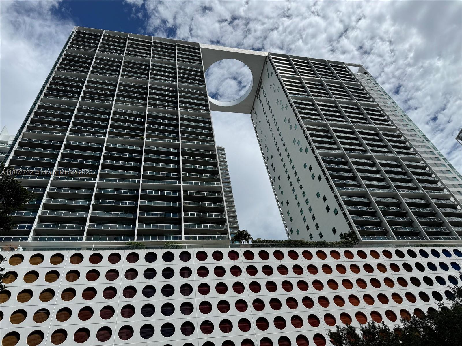 55 SE 6th St #3501, Miami FL 33131