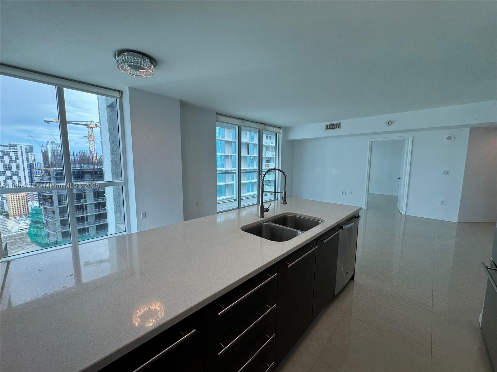 55 SE 6th St #3501, Miami FL 33131