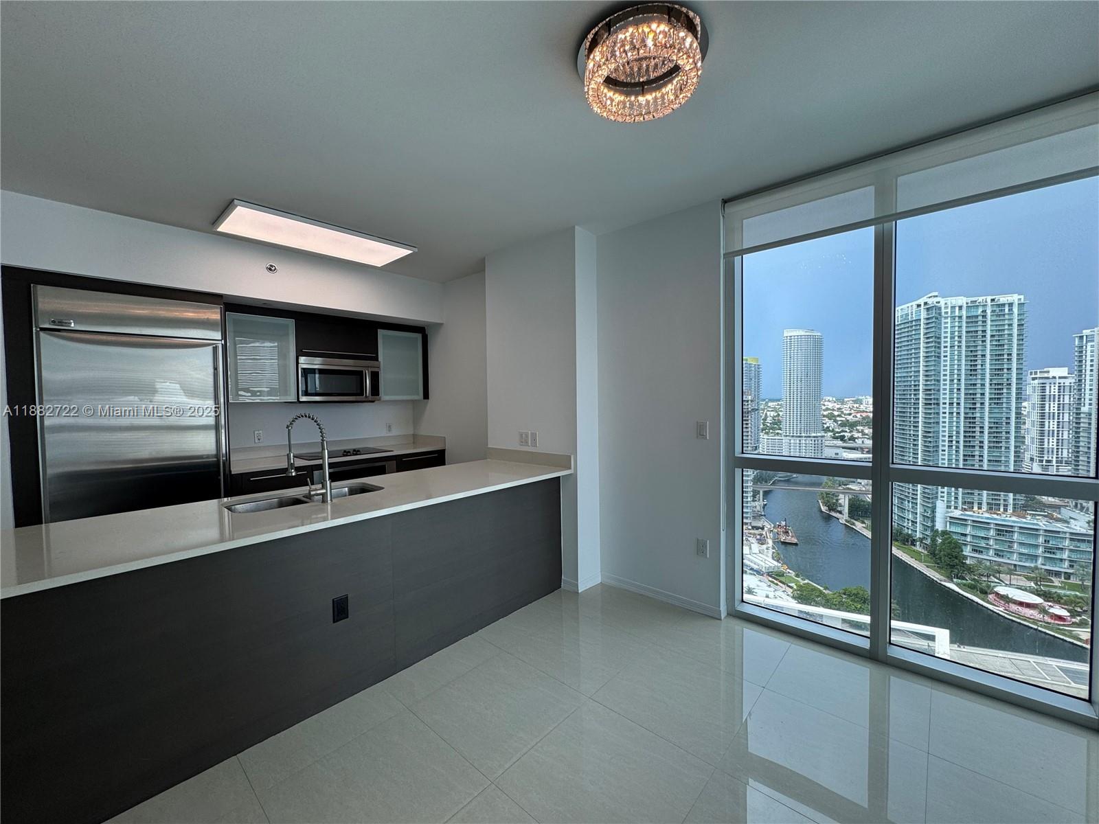 55 SE 6th St #3501, Miami FL 33131