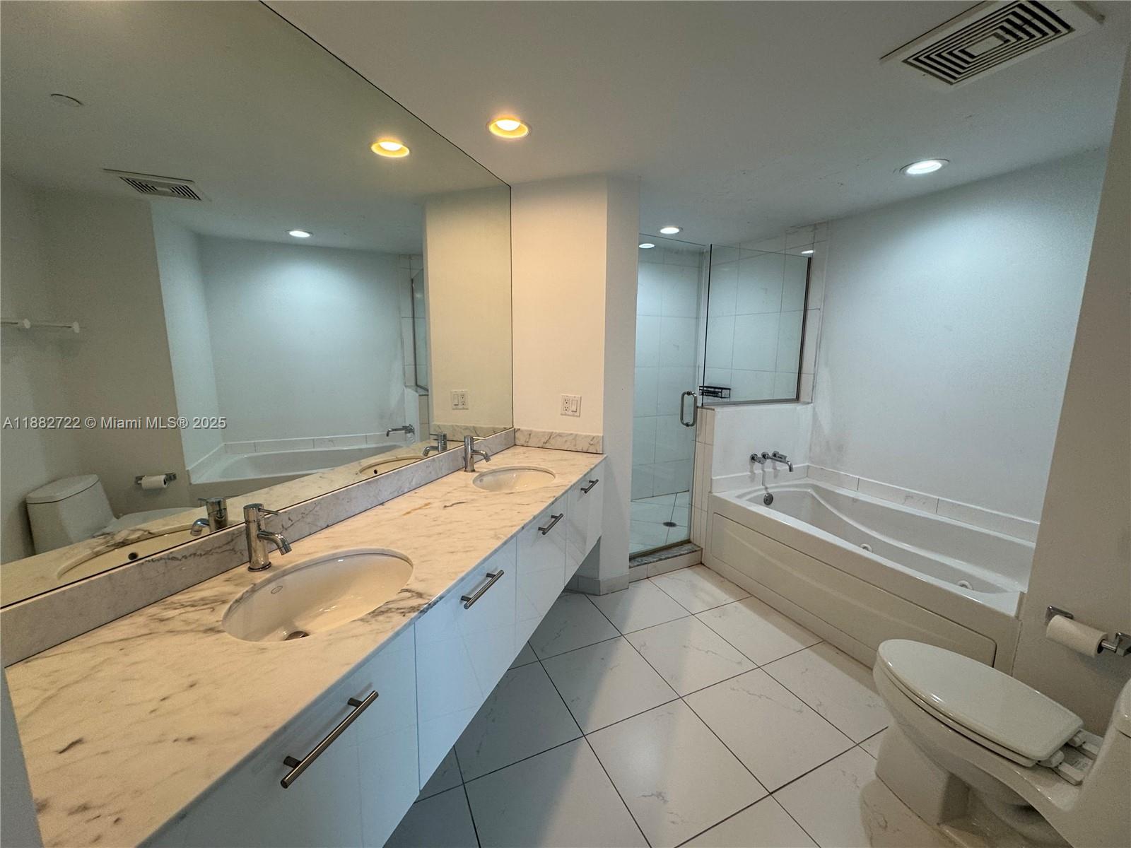 55 SE 6th St #3501, Miami FL 33131