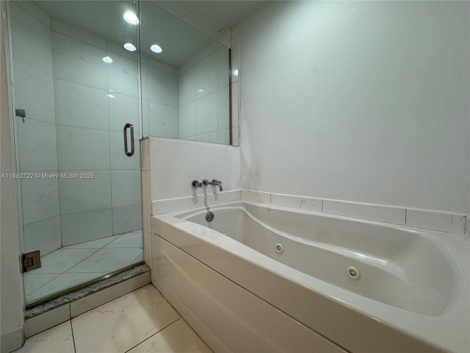 55 SE 6th St #3501, Miami FL 33131