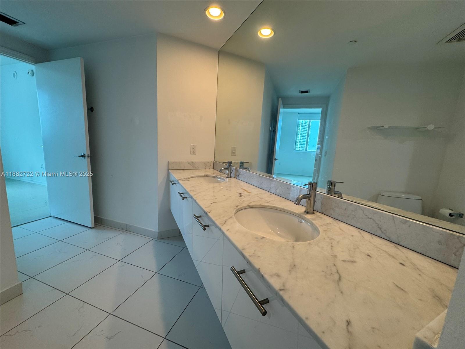 55 SE 6th St #3501, Miami FL 33131