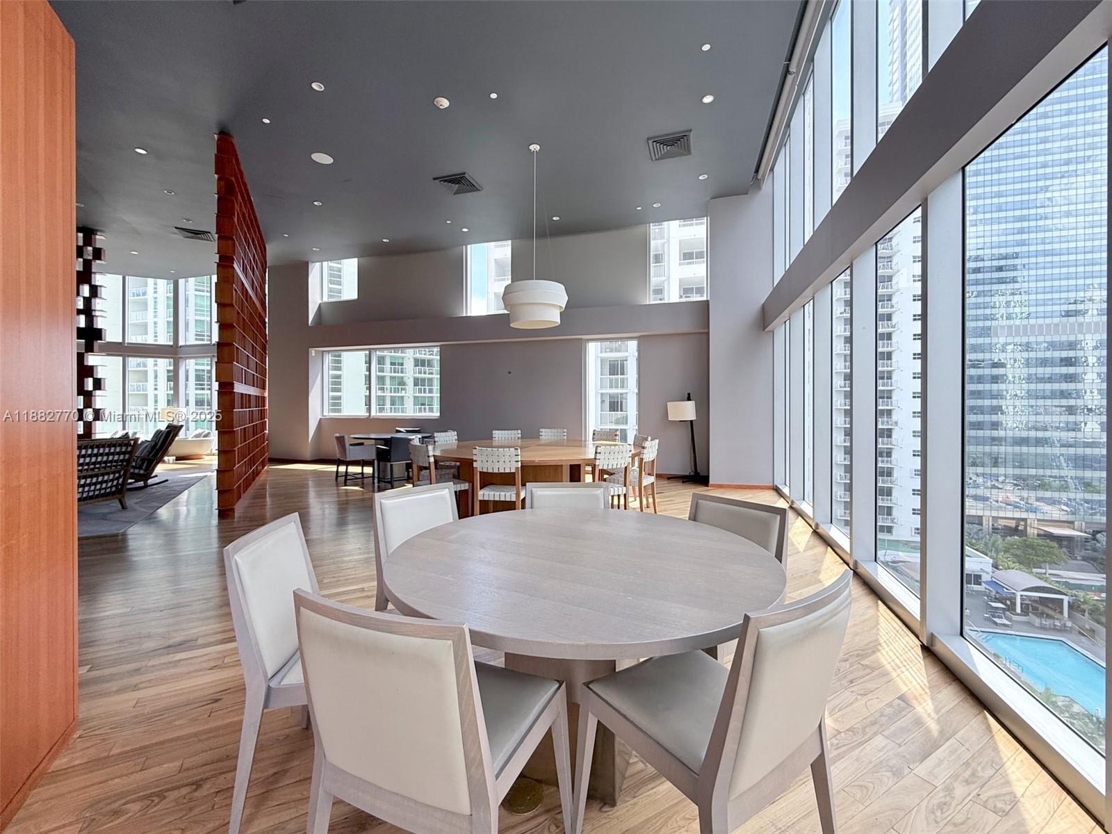 1300 Brickell Bay Dr #3100, Miami FL 33131