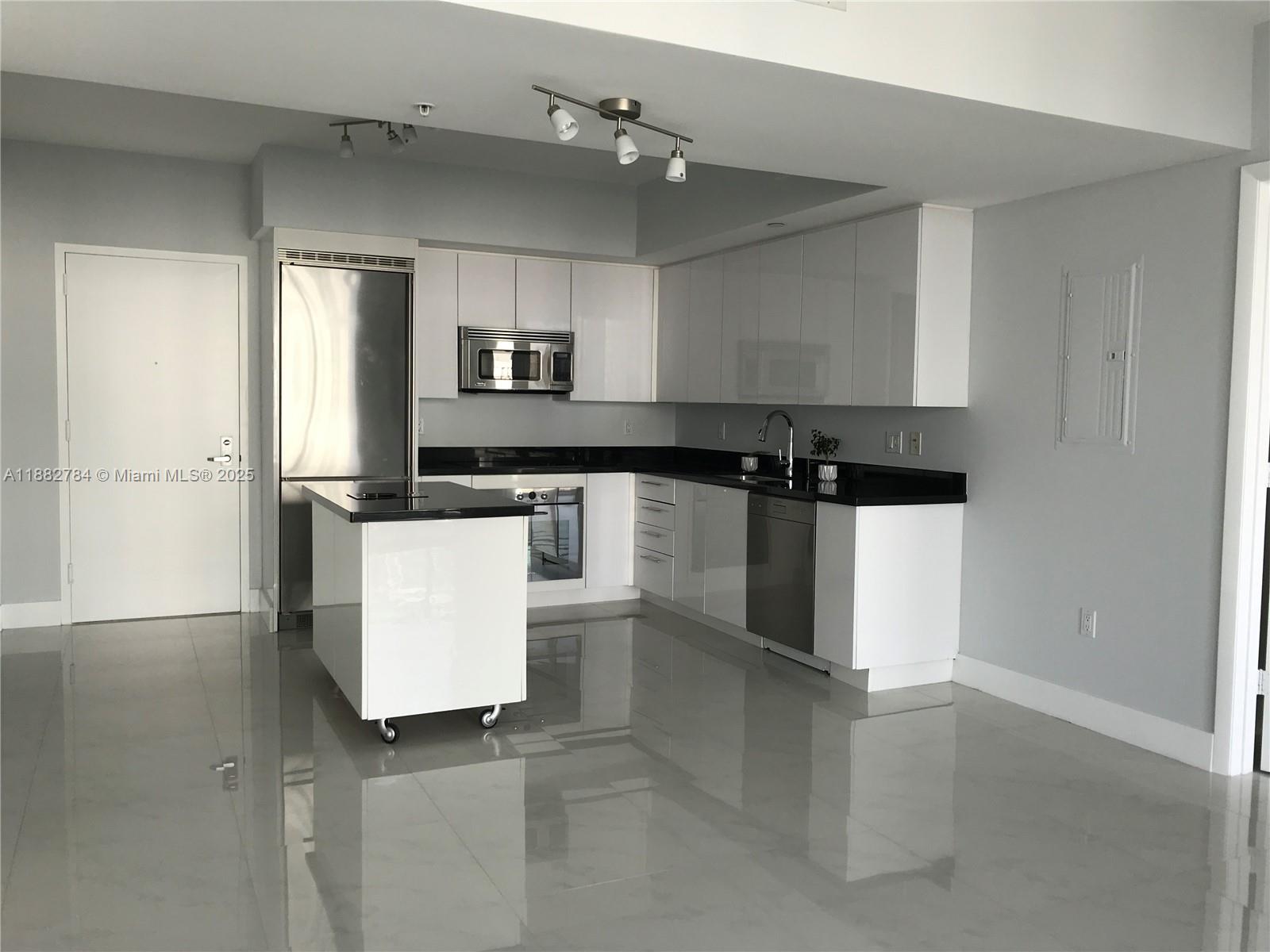 92 SW 3rd St #2512, Miami FL 33130