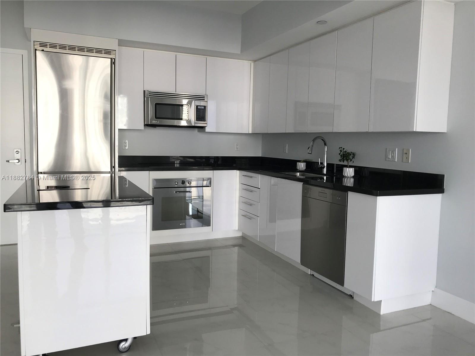 92 SW 3rd St #2512, Miami FL 33130