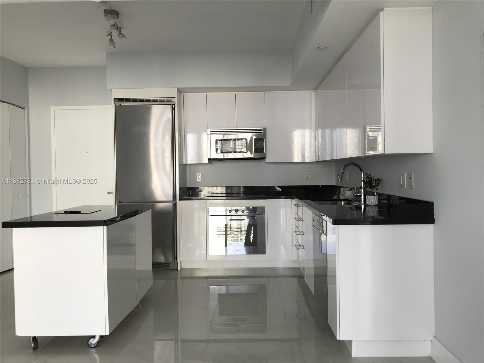 92 SW 3rd St #2512, Miami FL 33130