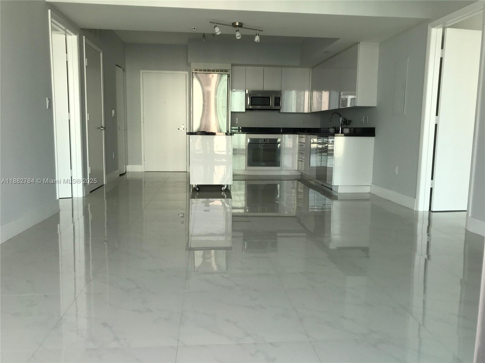 92 SW 3rd St #2512, Miami FL 33130