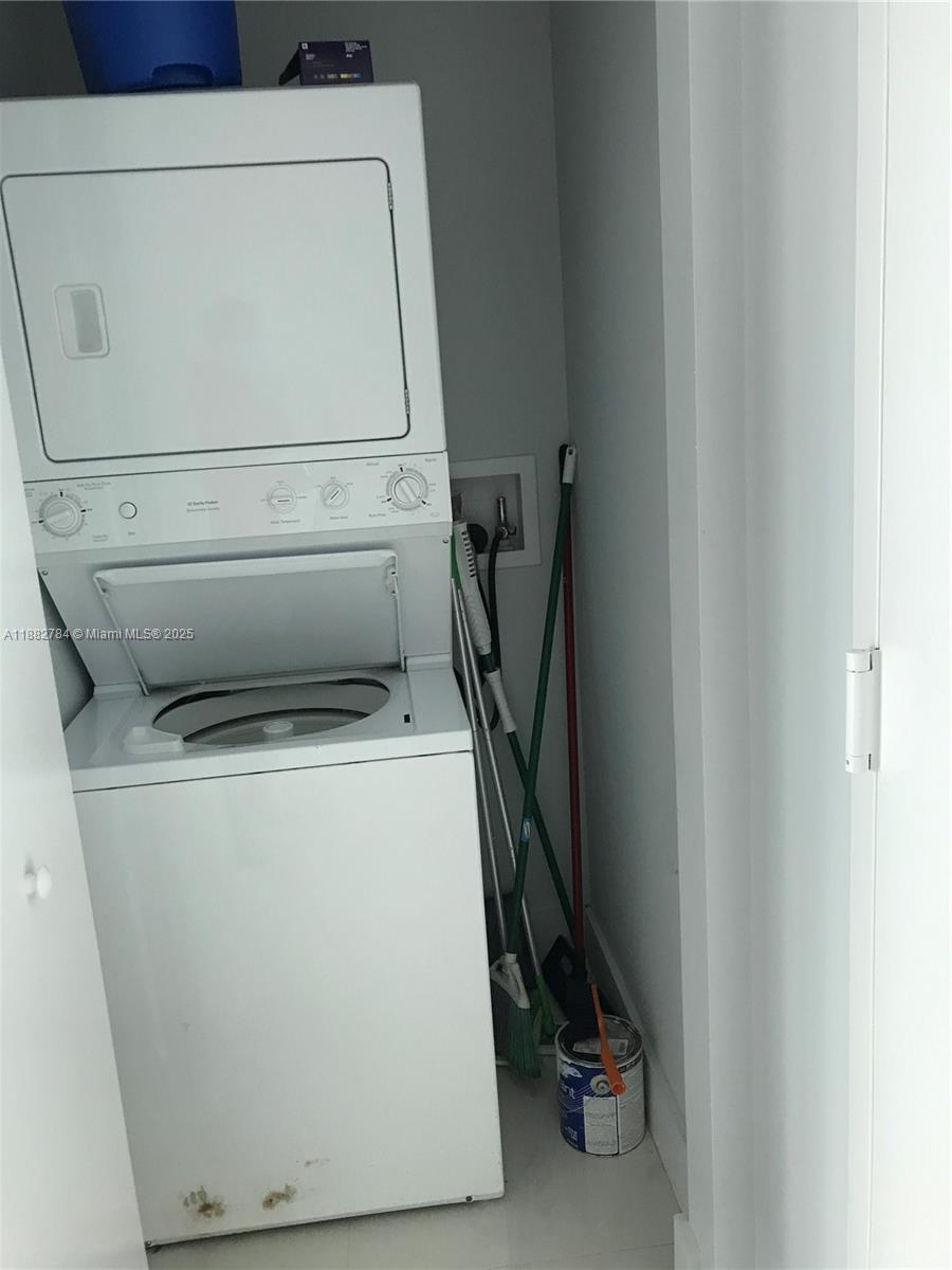 92 SW 3rd St #2512, Miami FL 33130