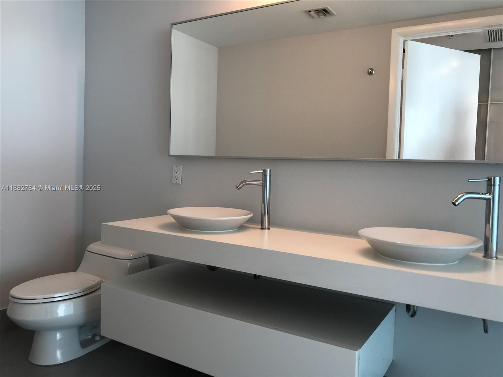 92 SW 3rd St #2512, Miami FL 33130