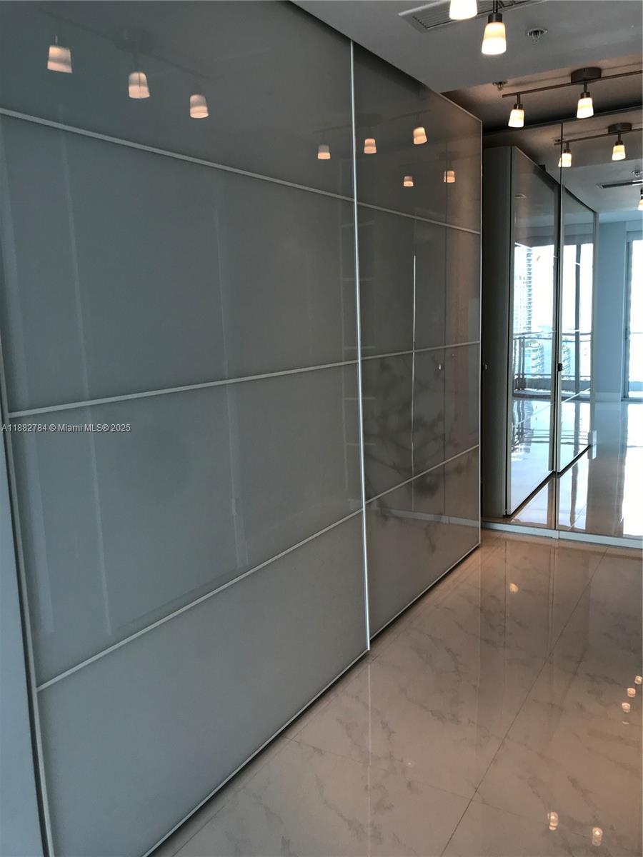 92 SW 3rd St #2512, Miami FL 33130
