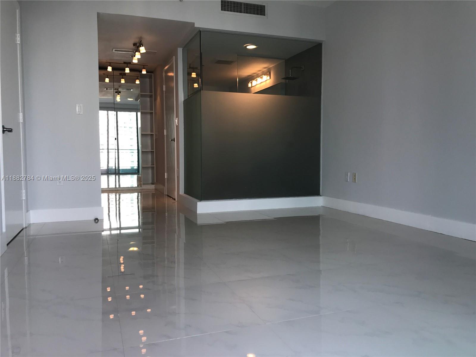 92 SW 3rd St #2512, Miami FL 33130