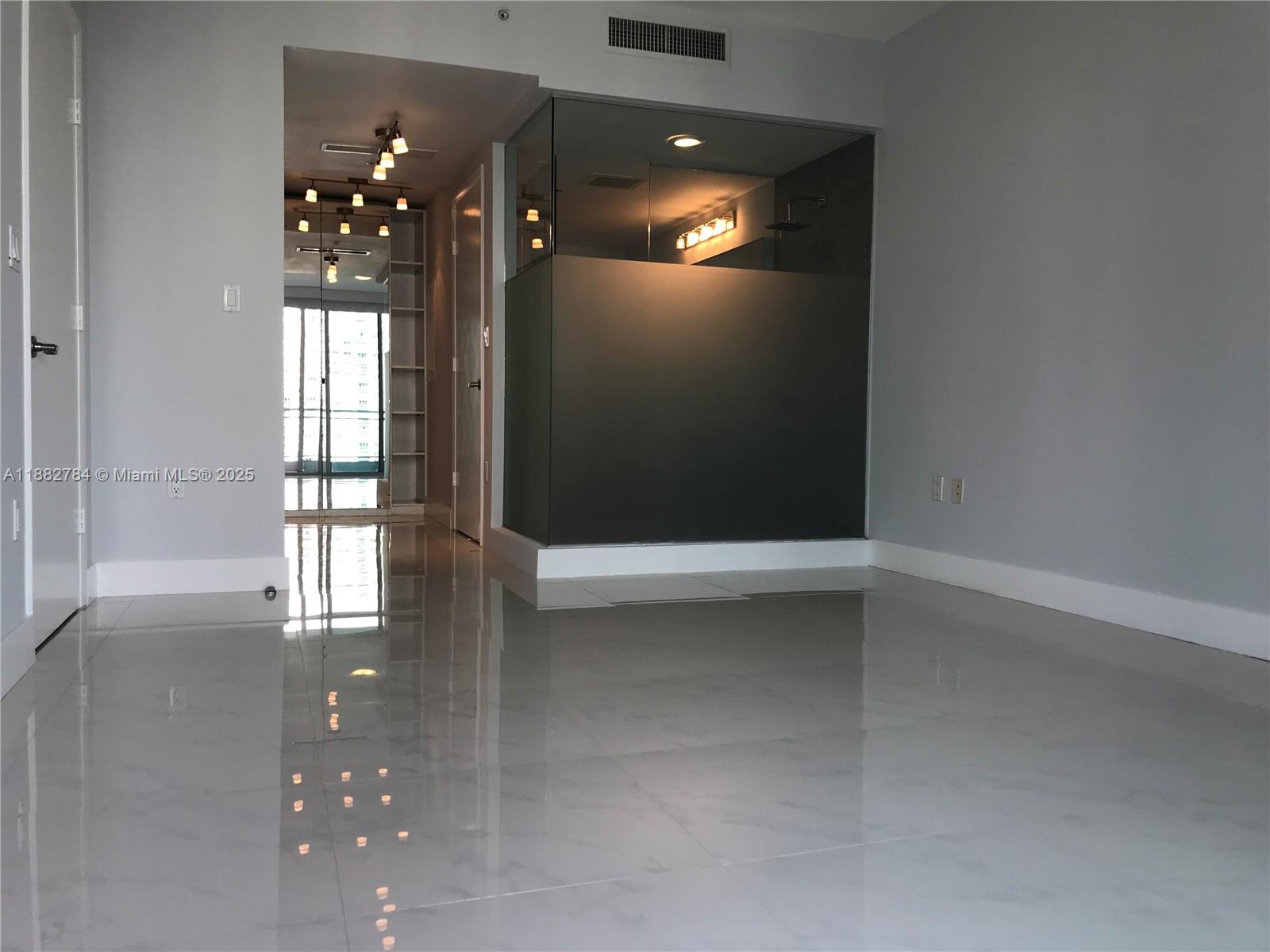 92 SW 3rd St #2512, Miami FL 33130