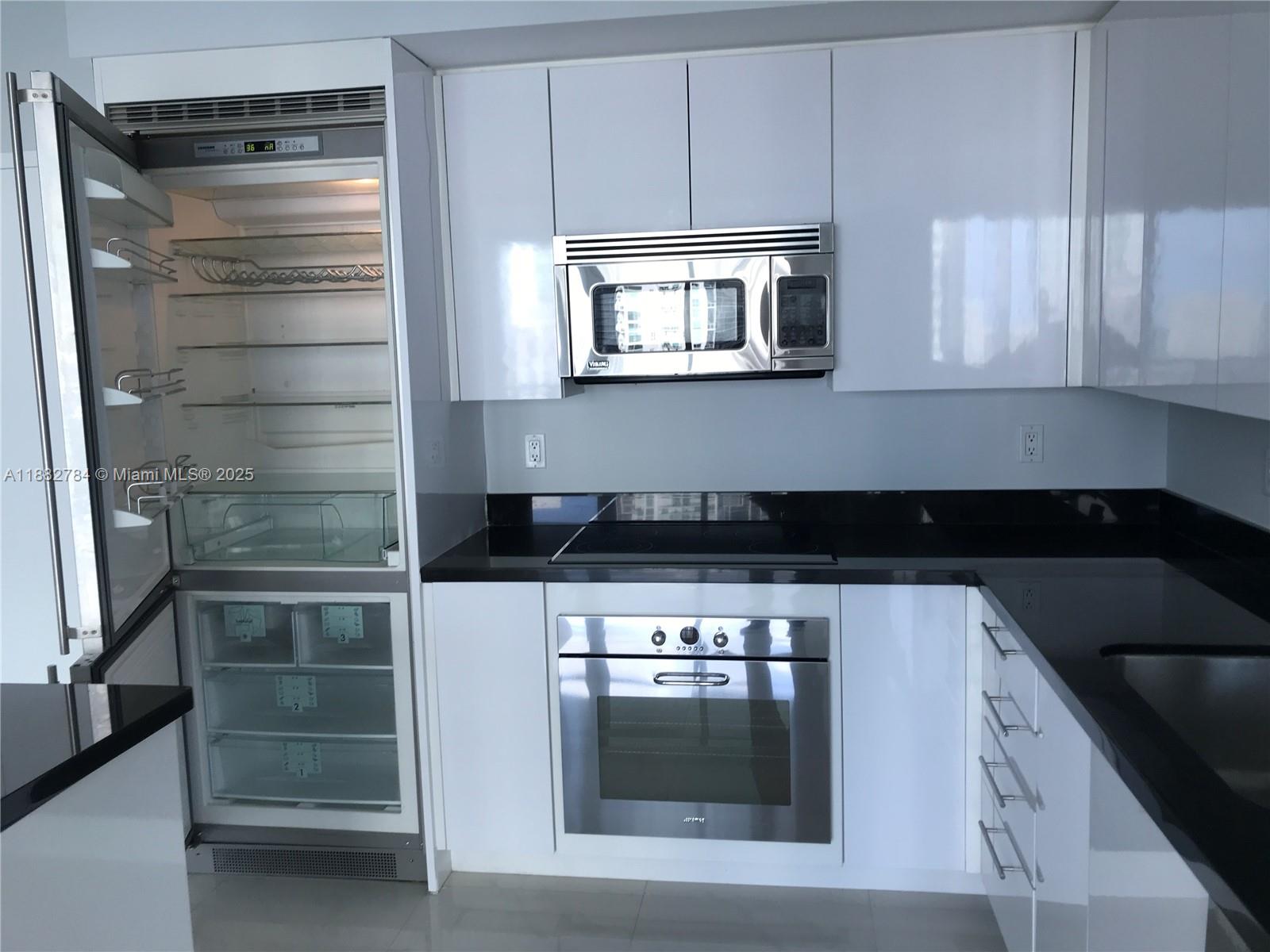 92 SW 3rd St #2512, Miami FL 33130