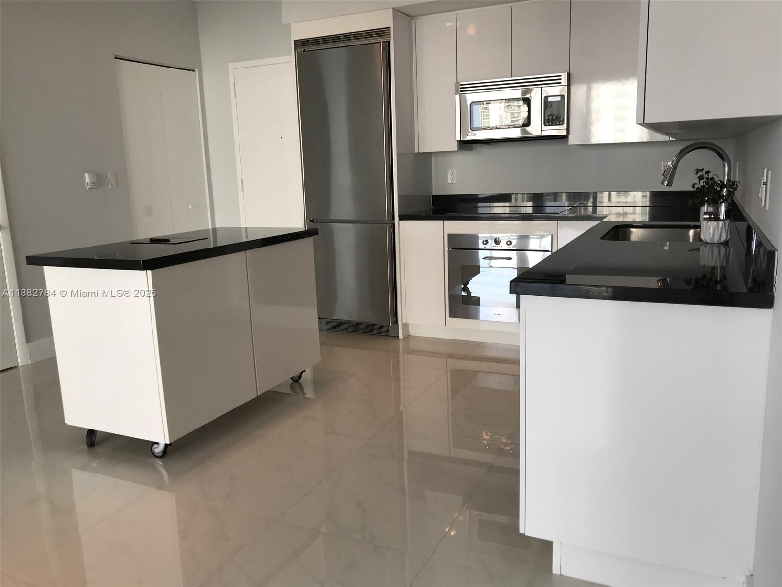 92 SW 3rd St #2512, Miami FL 33130