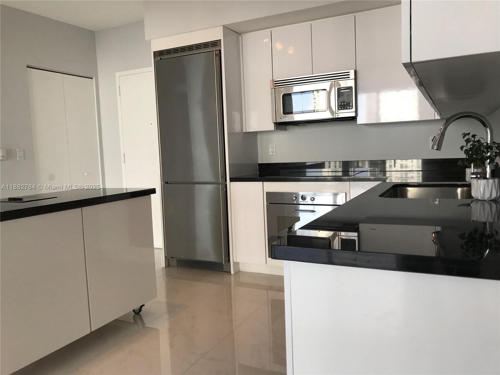 92 SW 3rd St #2512, Miami FL 33130