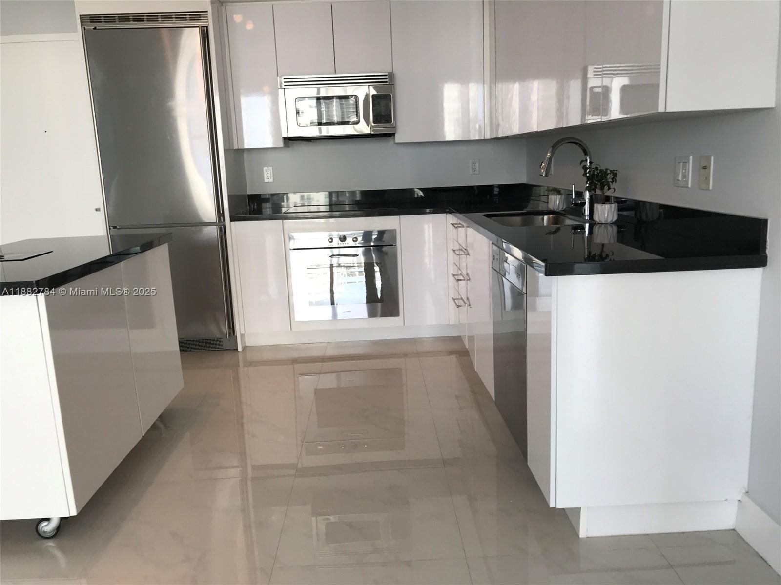92 SW 3rd St #2512, Miami FL 33130