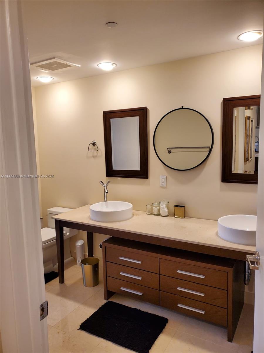 495 Brickell Ave #707, Miami FL 33131