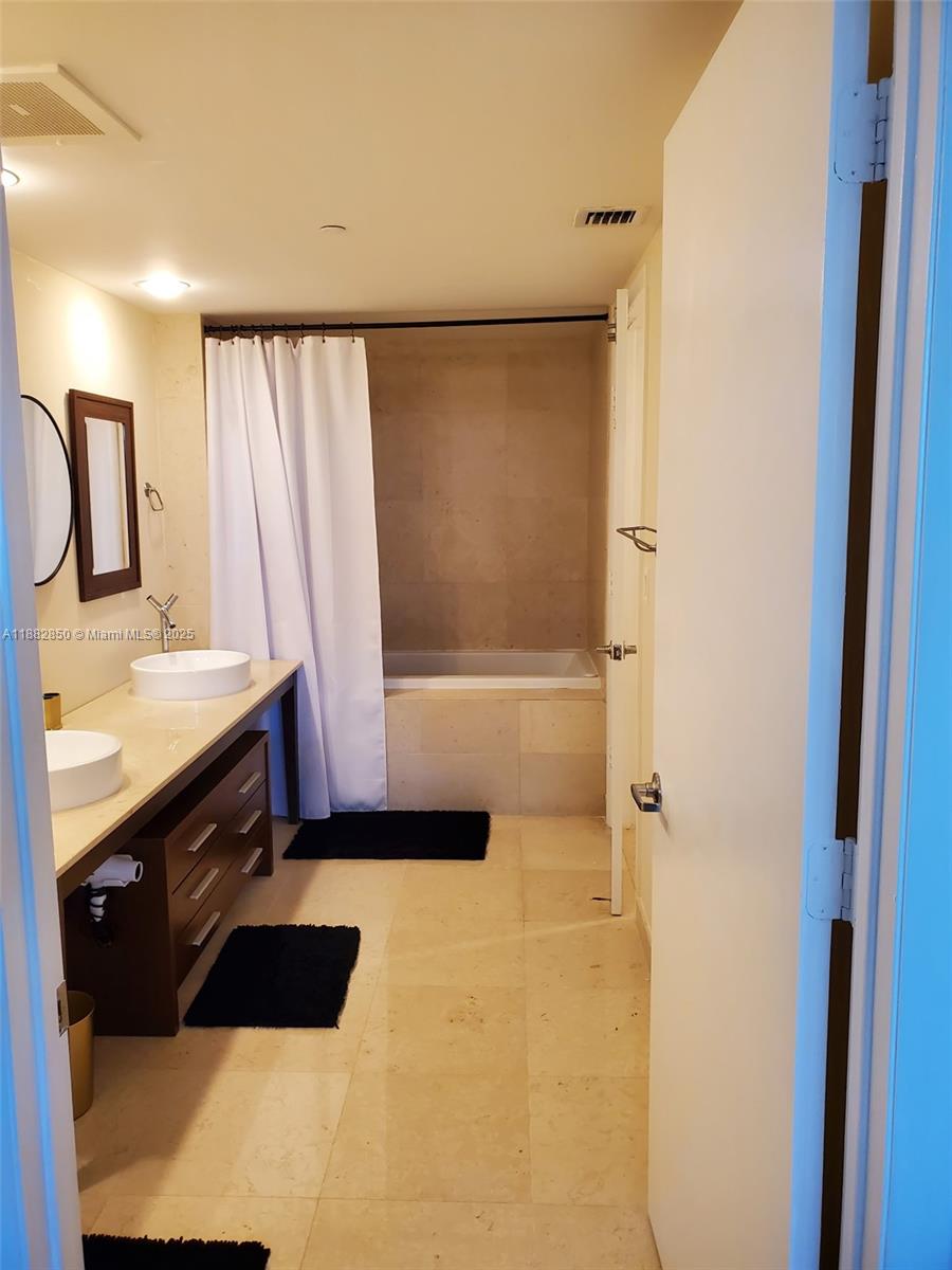 495 Brickell Ave #707, Miami FL 33131