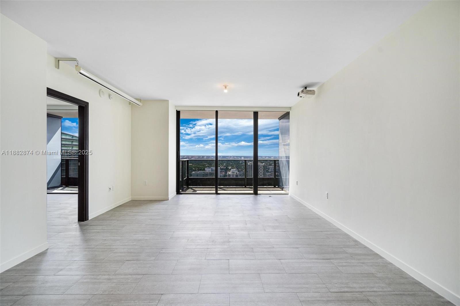 1000 Brickell Plz #3811, Miami FL 33131