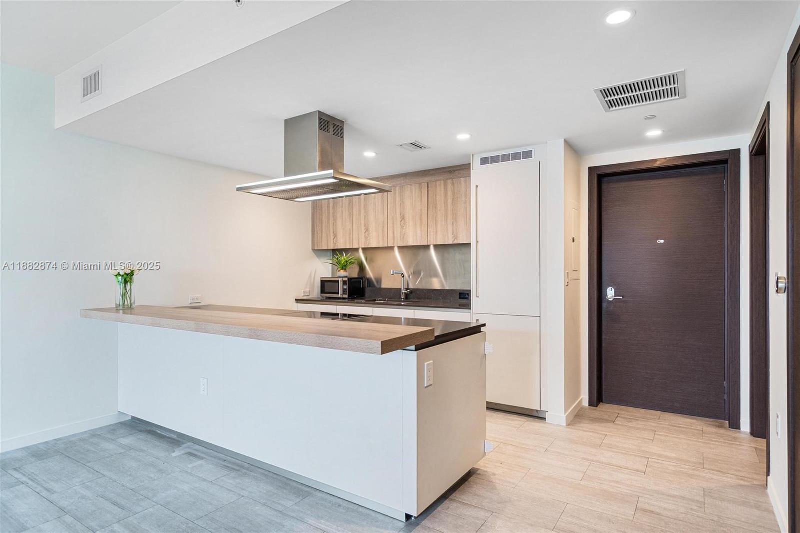 1000 Brickell Plz #3811, Miami FL 33131