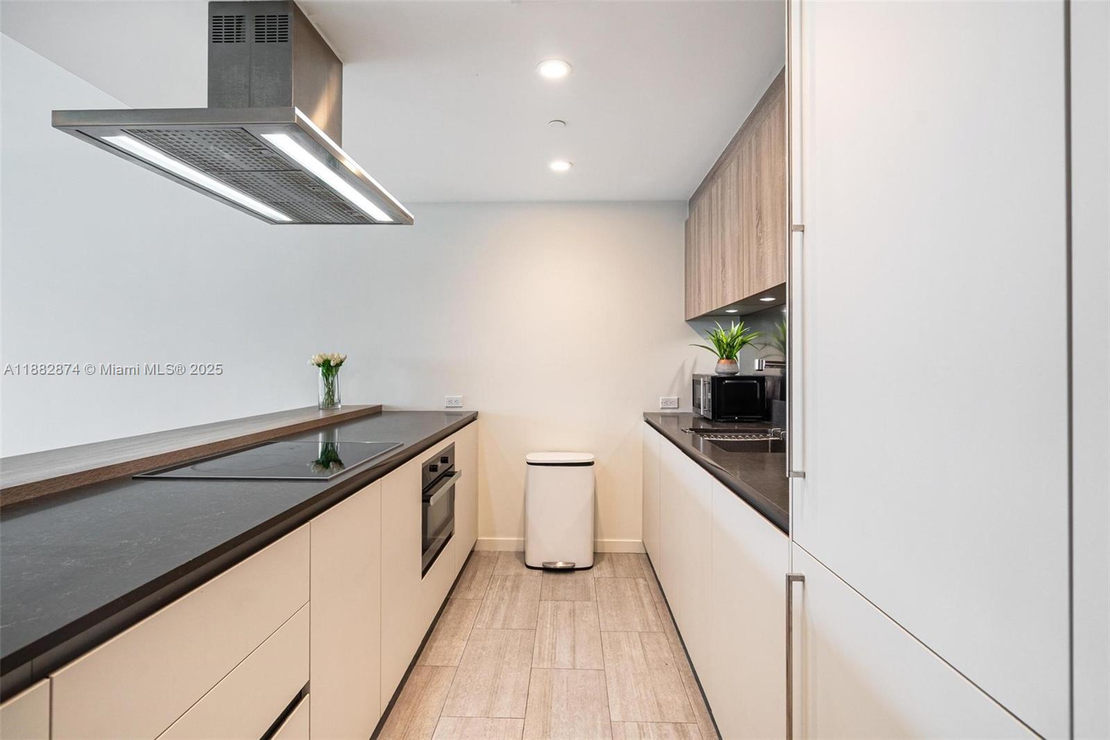 1000 Brickell Plz #3811, Miami FL 33131