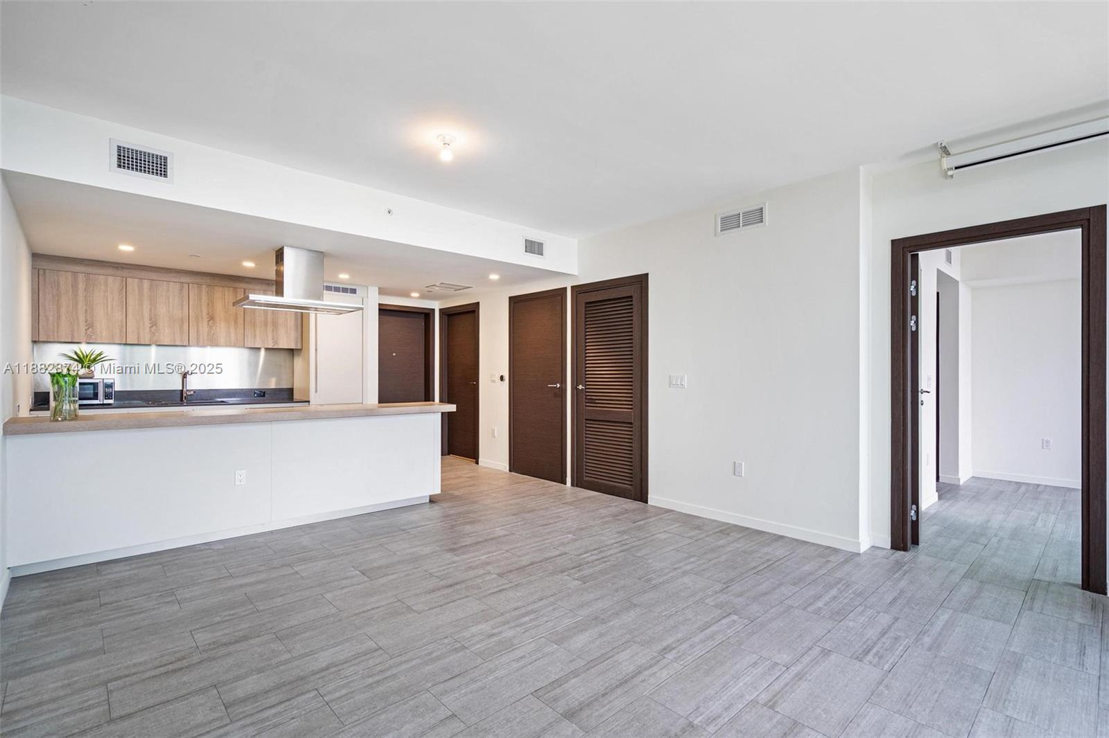 1000 Brickell Plz #3811, Miami FL 33131