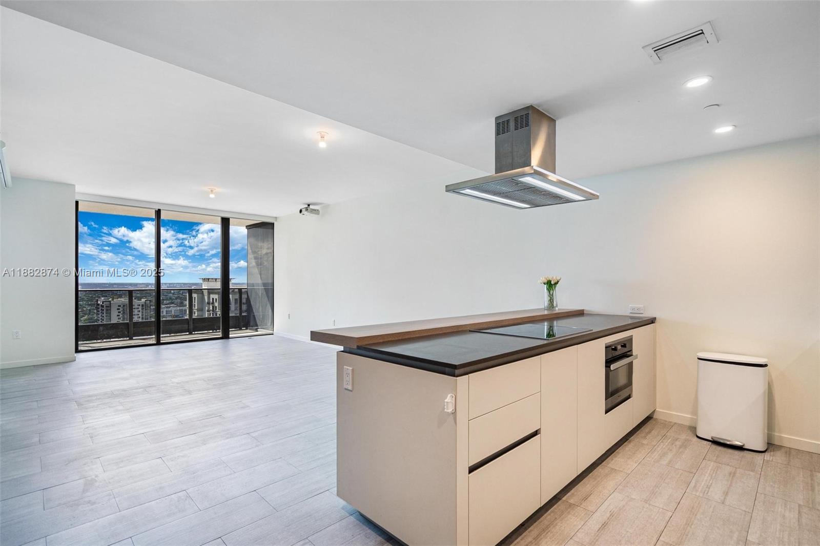 1000 Brickell Plz #3811, Miami FL 33131