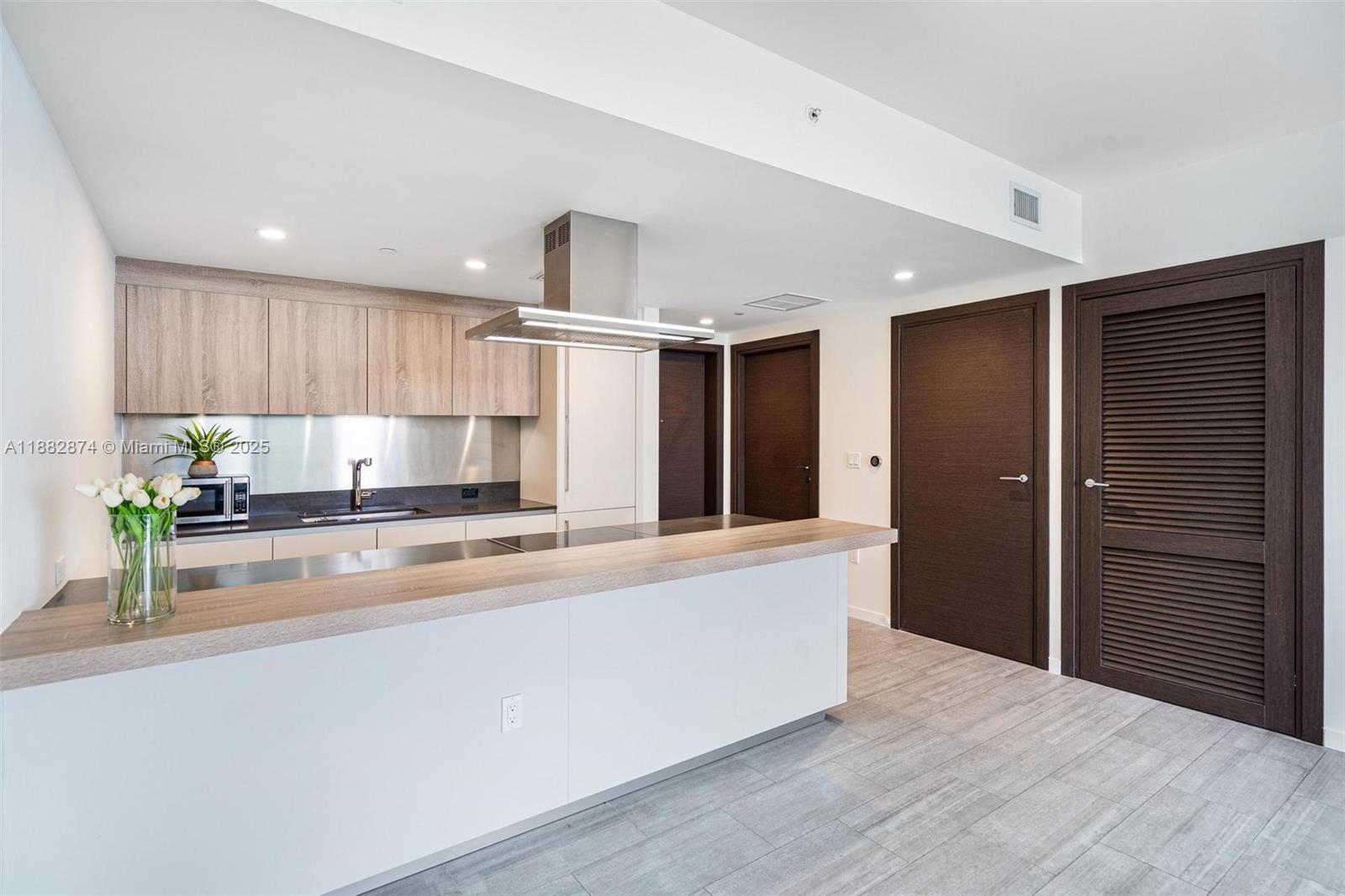 1000 Brickell Plz #3811, Miami FL 33131