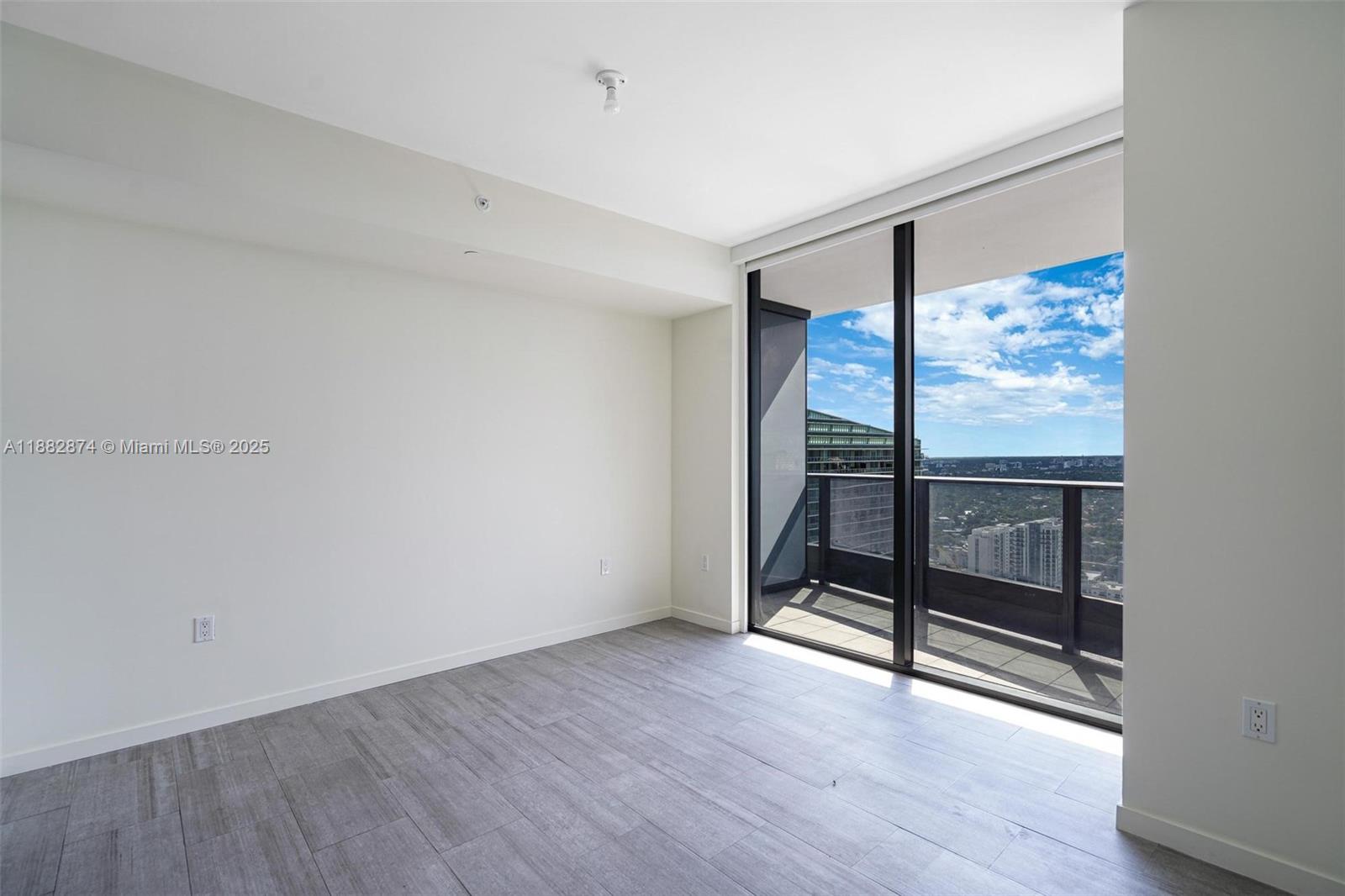 1000 Brickell Plz #3811, Miami FL 33131
