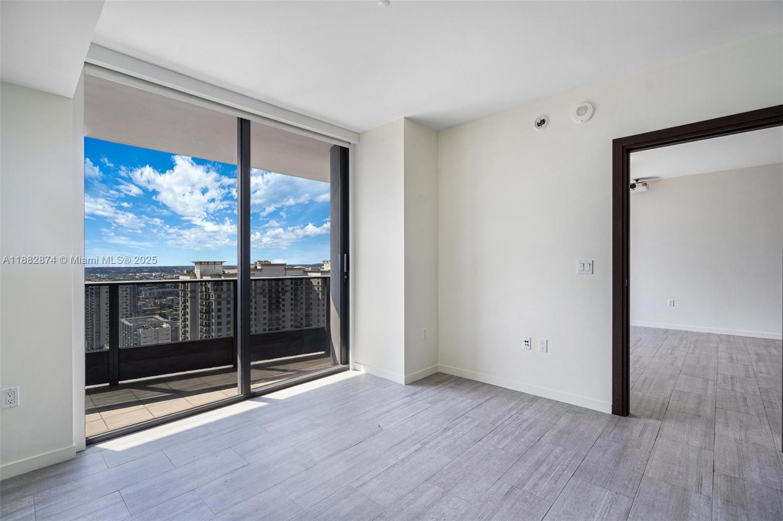 1000 Brickell Plz #3811, Miami FL 33131
