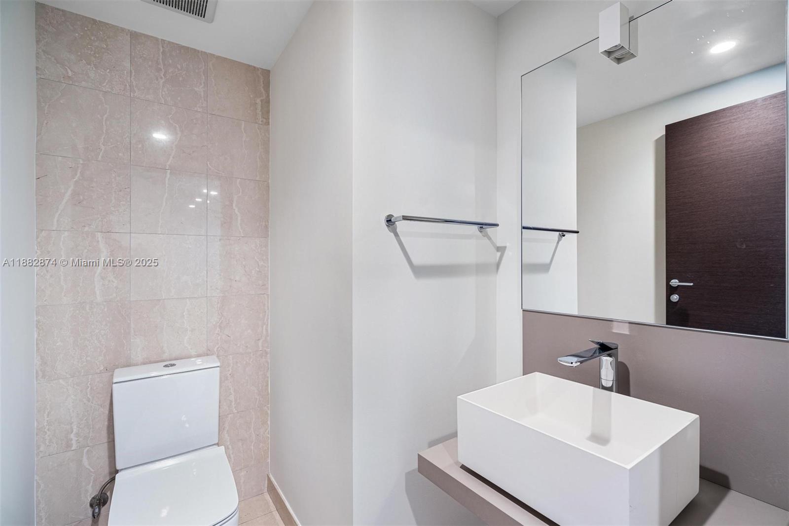 1000 Brickell Plz #3811, Miami FL 33131