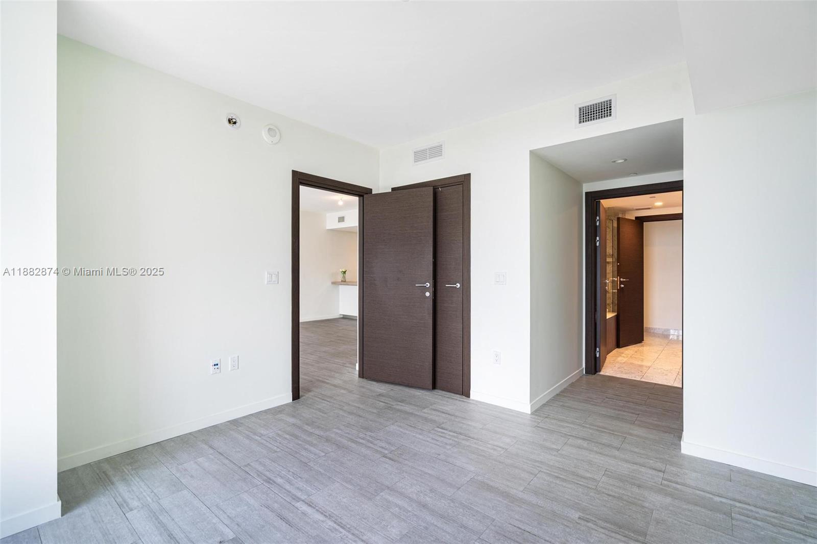 1000 Brickell Plz #3811, Miami FL 33131