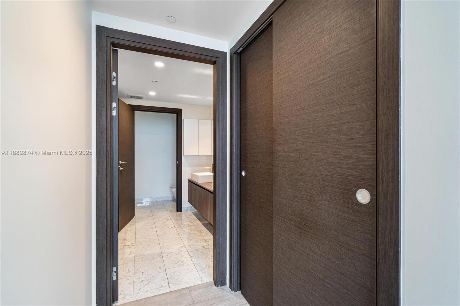 1000 Brickell Plz #3811, Miami FL 33131