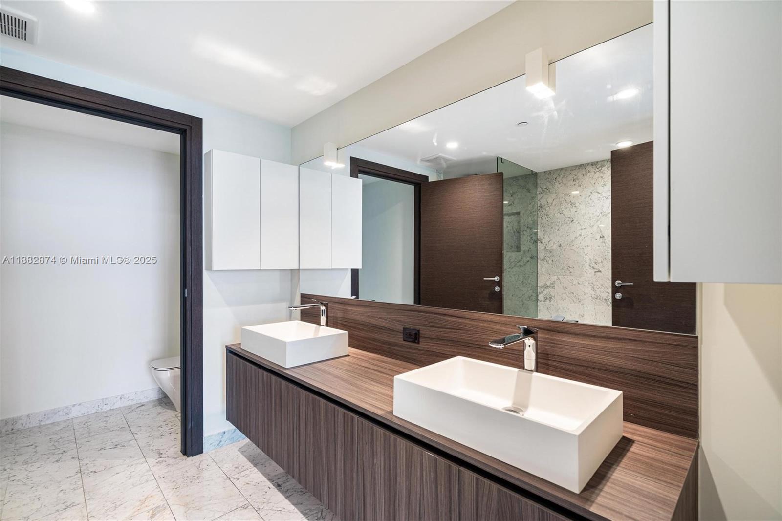 1000 Brickell Plz #3811, Miami FL 33131
