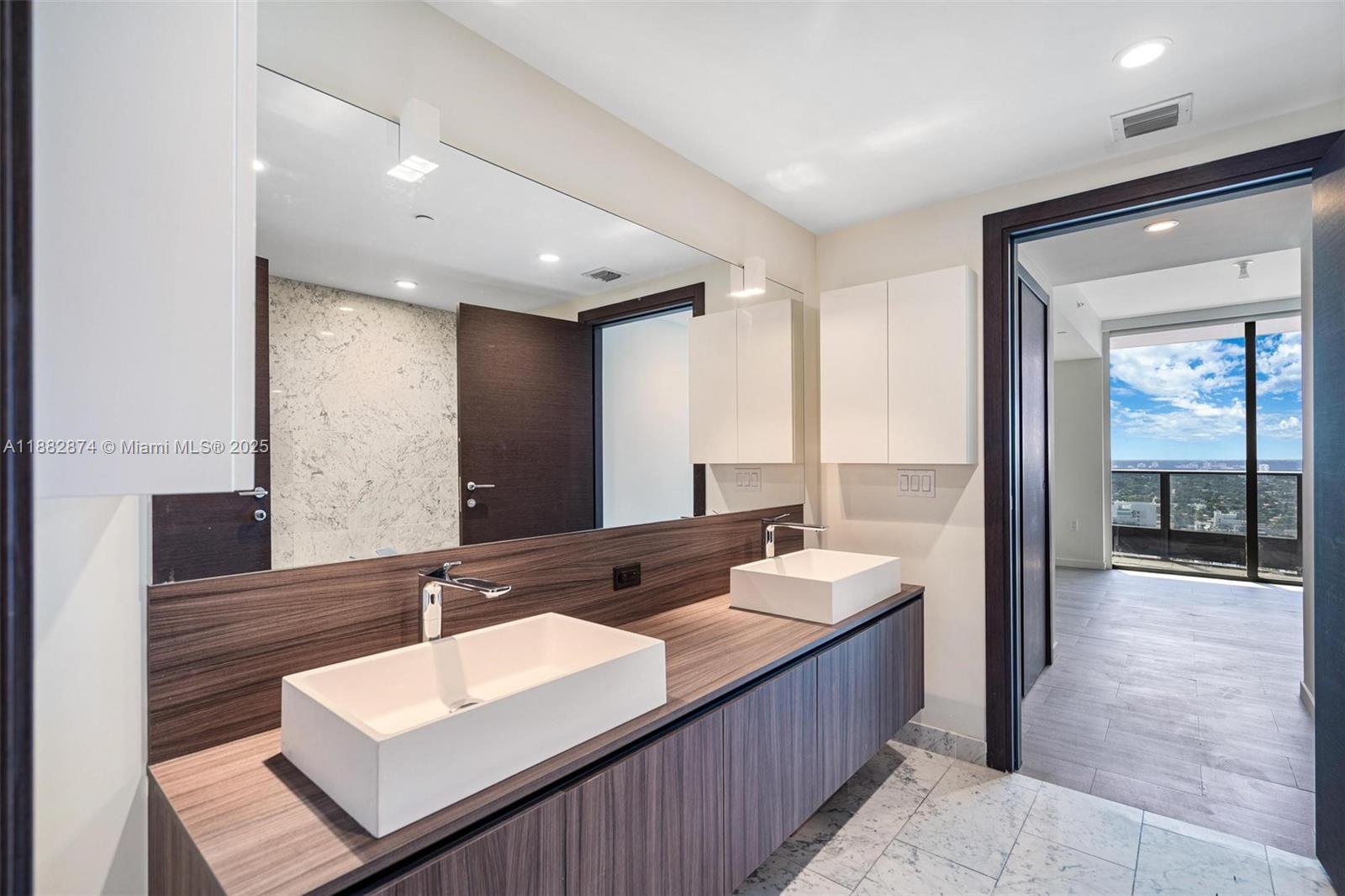 1000 Brickell Plz #3811, Miami FL 33131