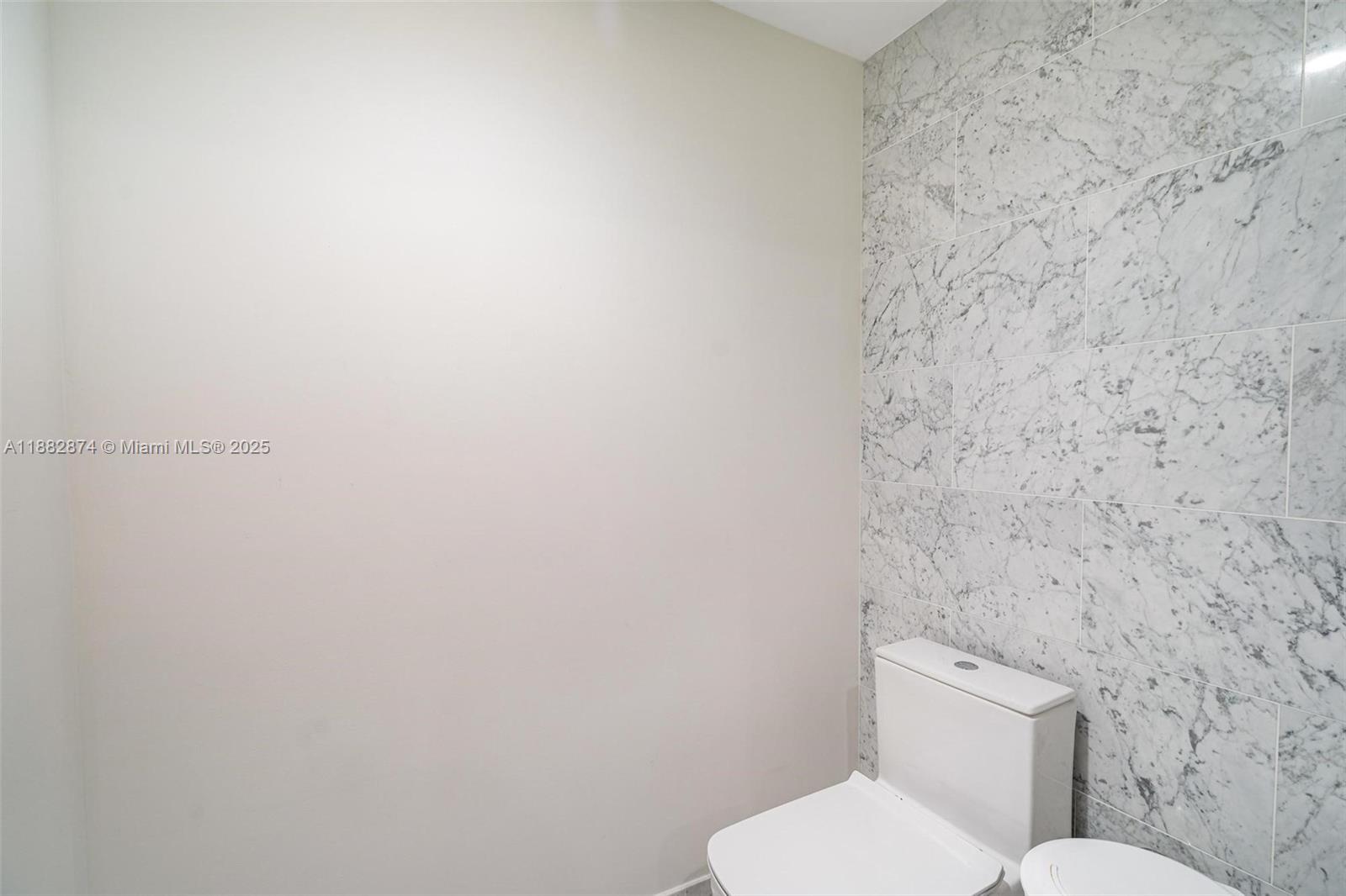 1000 Brickell Plz #3811, Miami FL 33131