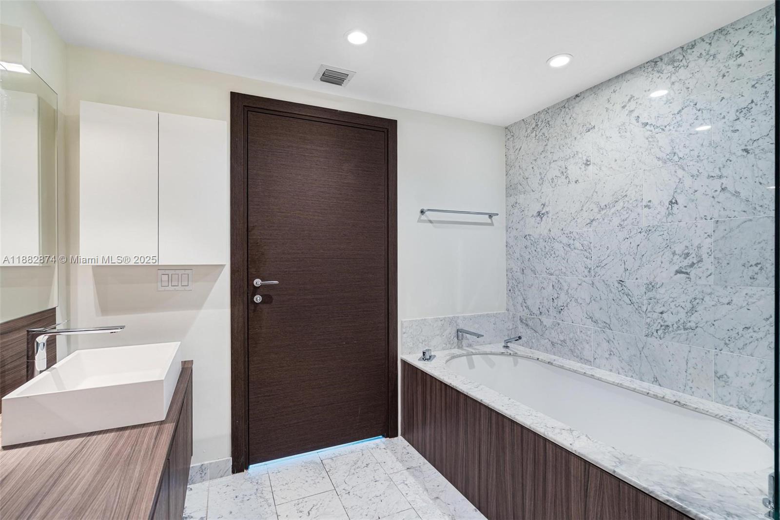 1000 Brickell Plz #3811, Miami FL 33131