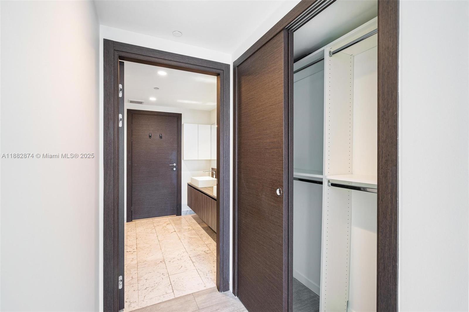 1000 Brickell Plz #3811, Miami FL 33131