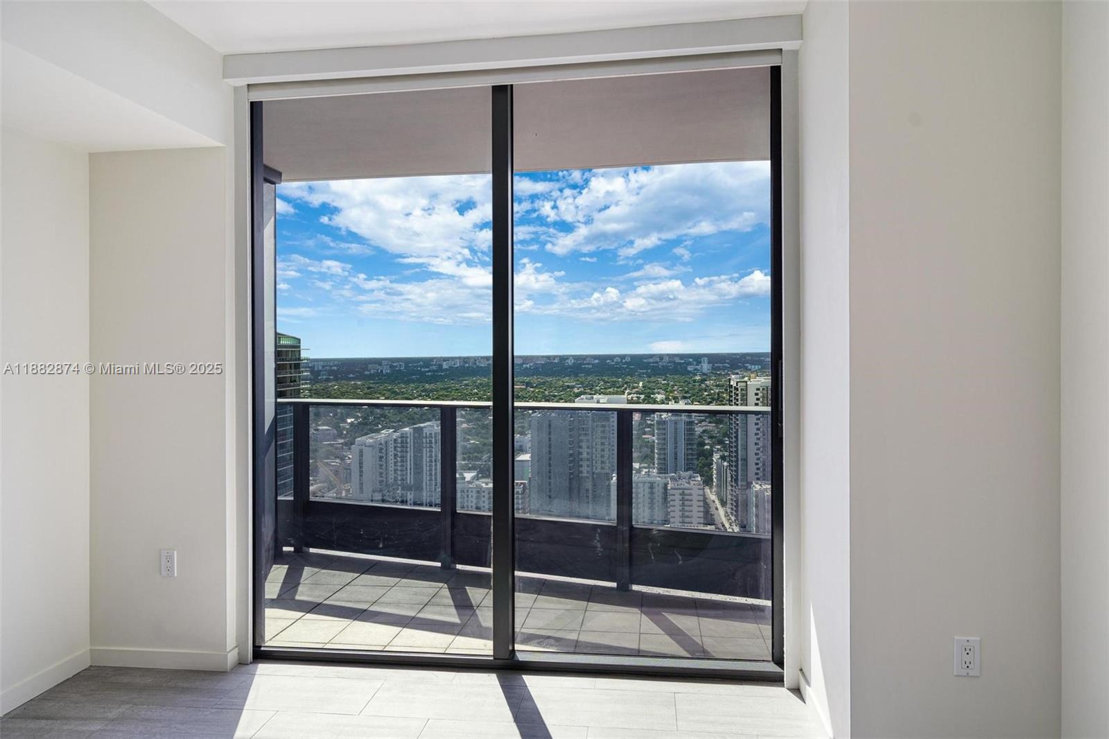 1000 Brickell Plz #3811, Miami FL 33131
