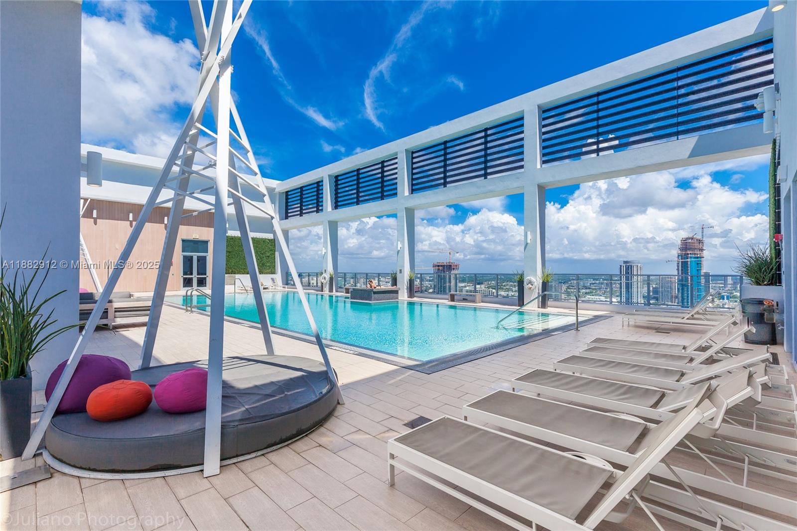 151 SE 1st St #1107, Miami FL 33131