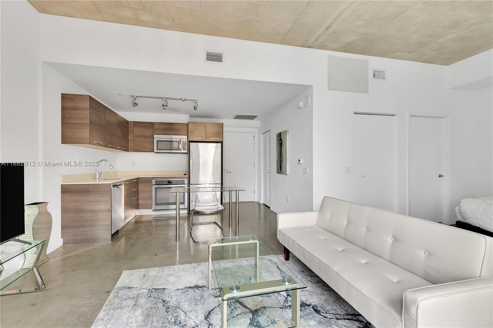 151 SE 1st St #1107, Miami FL 33131