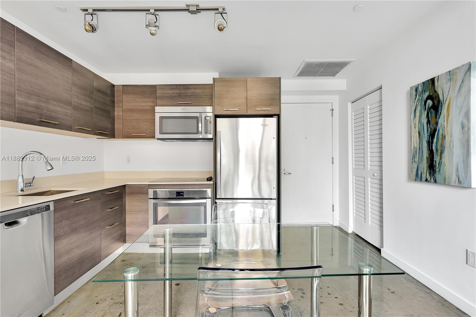 151 SE 1st St #1107, Miami FL 33131